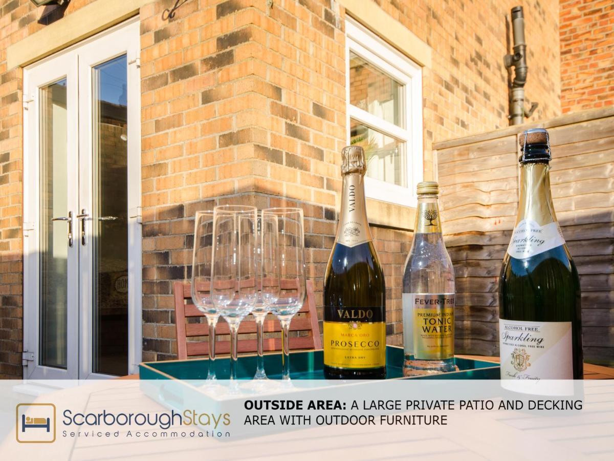 Hibernia Place, 3 Bedroom Townhouse With Patio & Seating Area - Free Parking Scarborough Kültér fotó