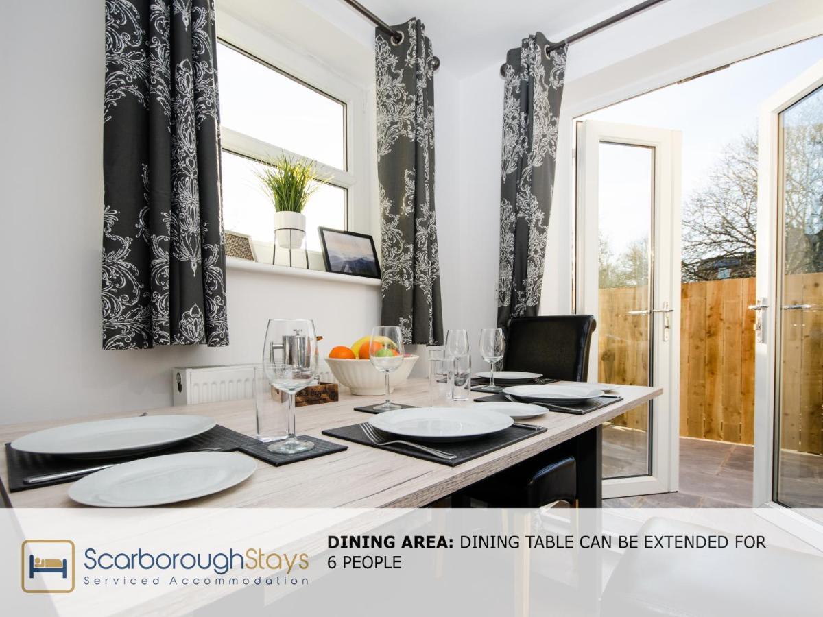 Hibernia Place, 3 Bedroom Townhouse With Patio & Seating Area - Free Parking Scarborough Kültér fotó