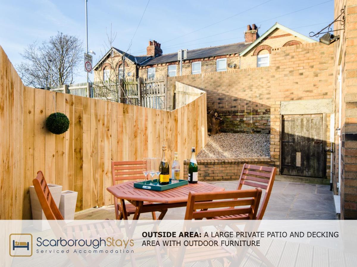 Hibernia Place, 3 Bedroom Townhouse With Patio & Seating Area - Free Parking Scarborough Kültér fotó
