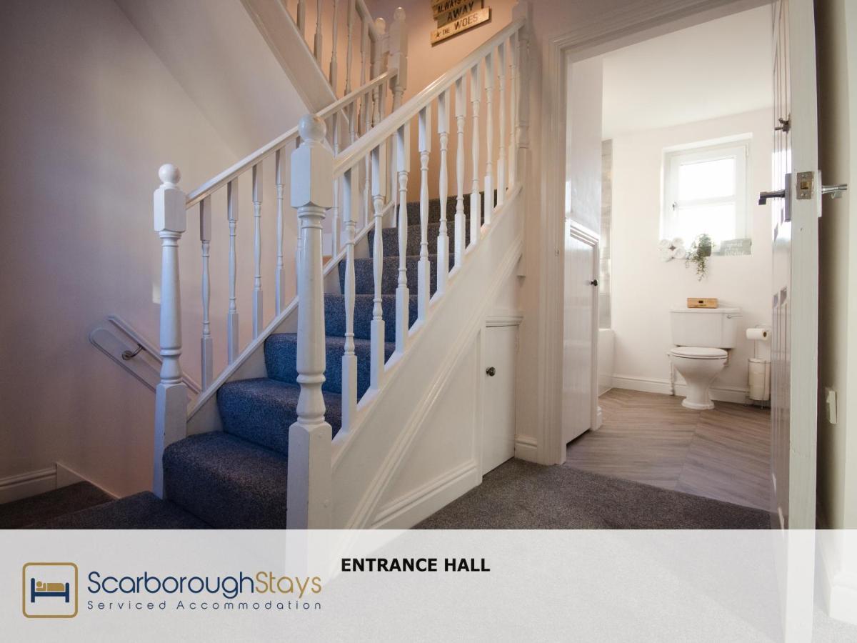Hibernia Place, 3 Bedroom Townhouse With Patio & Seating Area - Free Parking Scarborough Kültér fotó