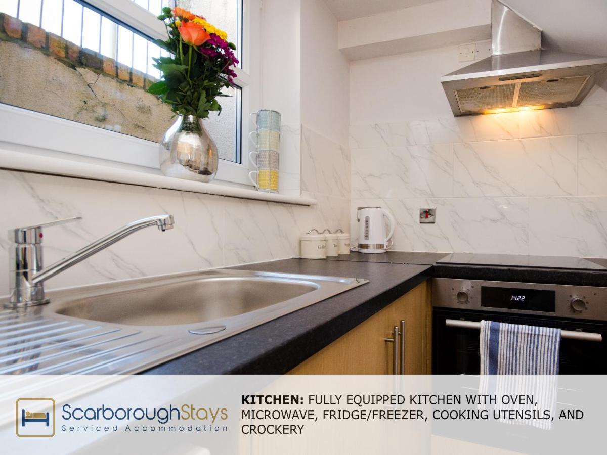 Hibernia Place, 3 Bedroom Townhouse With Patio & Seating Area - Free Parking Scarborough Kültér fotó