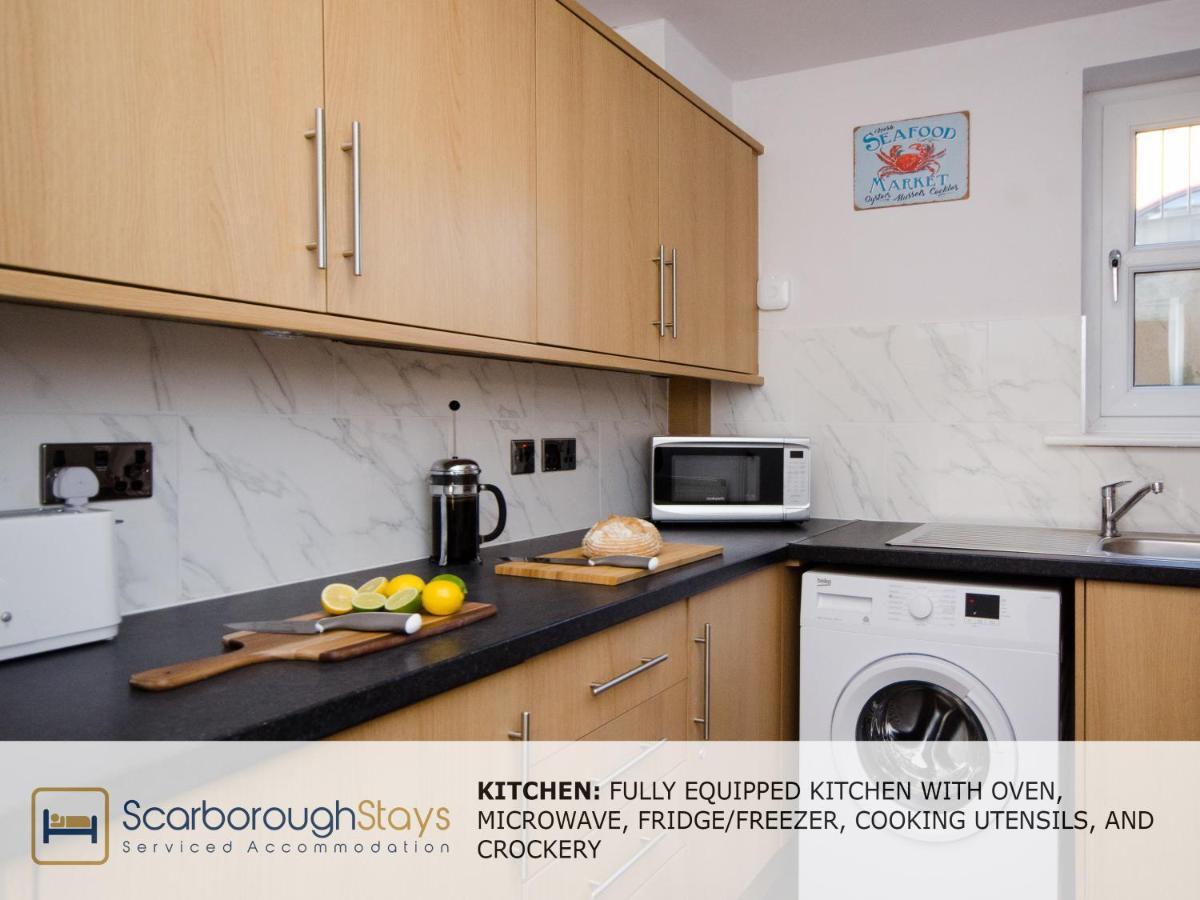 Hibernia Place, 3 Bedroom Townhouse With Patio & Seating Area - Free Parking Scarborough Kültér fotó